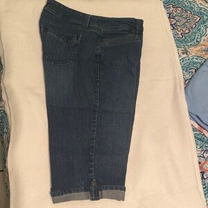 Gloria Vanderbilt Dark Blue Crop Jeans
